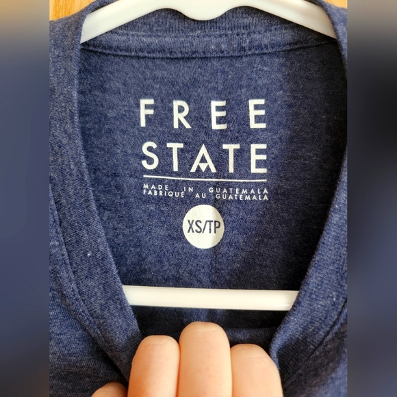 Aeropostale T-shirt - Picture 3 of 4